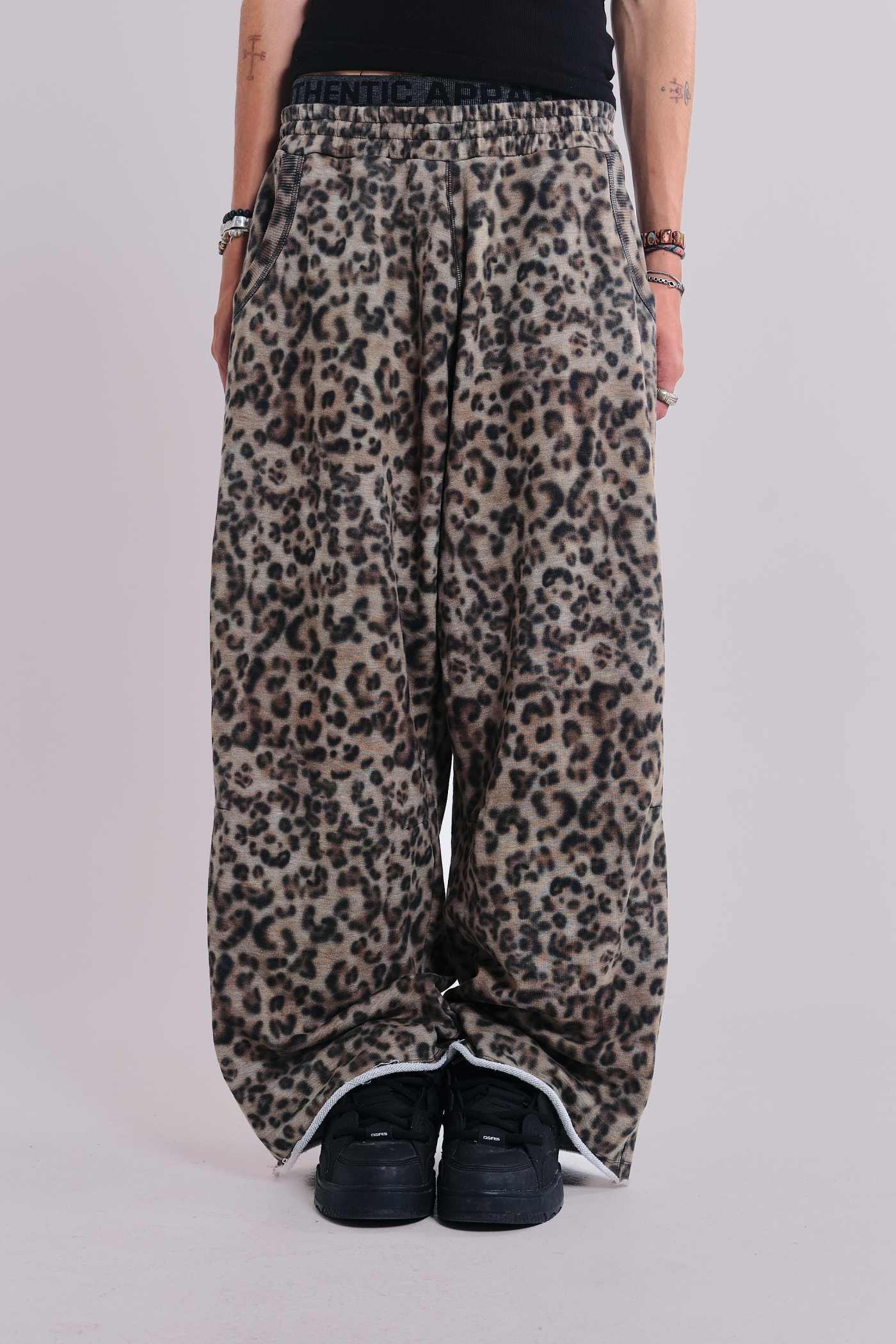 【JADED LONDON】LEOPARD MONSTER JOGGERS スウェットパンツ Airbrush Leopard Monster Joggers | Jaded London | Clothing