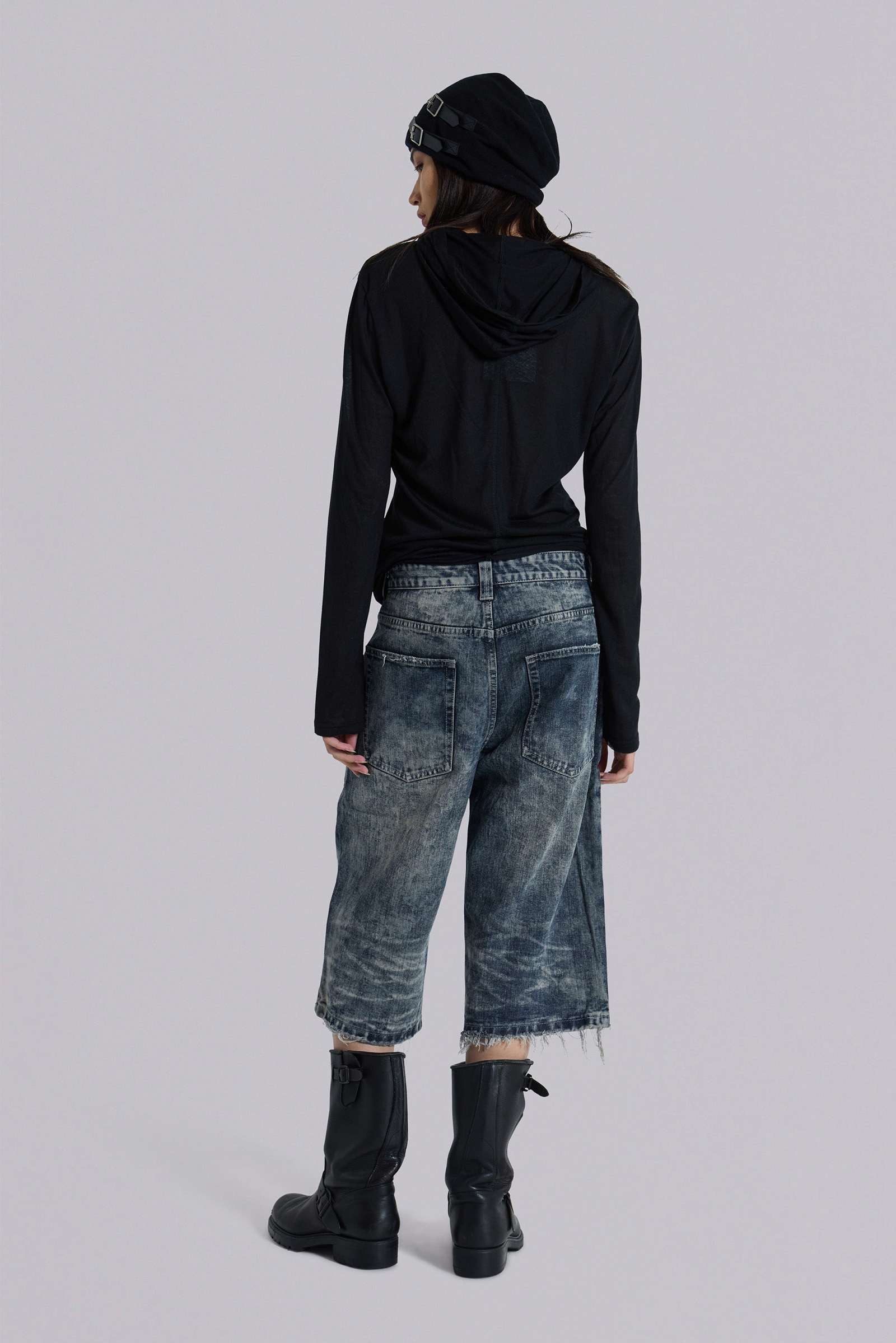 Nia Slim Leg Distressed Jorts