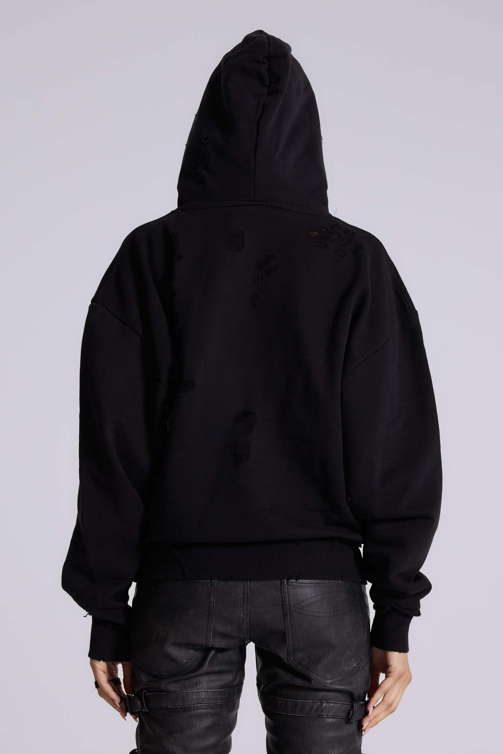 Pullover Bitten Hoodie in Black