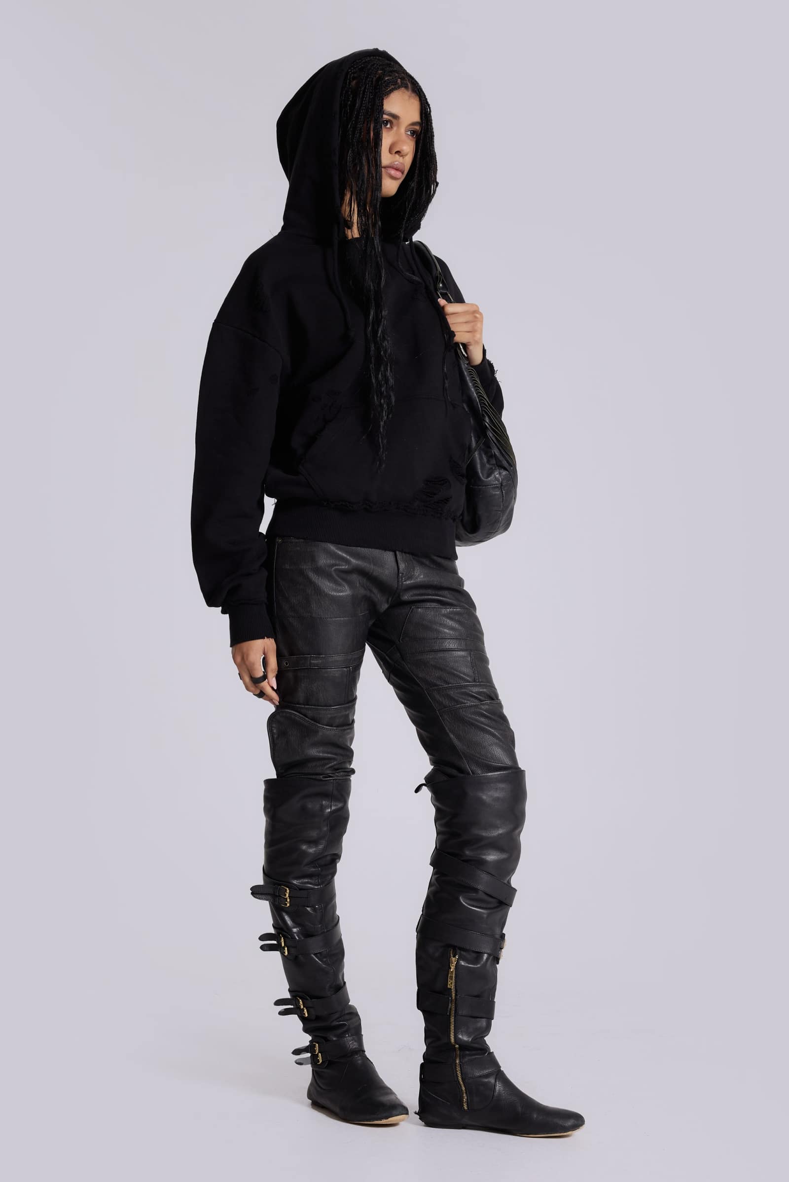 Pullover Bitten Hoodie in Black