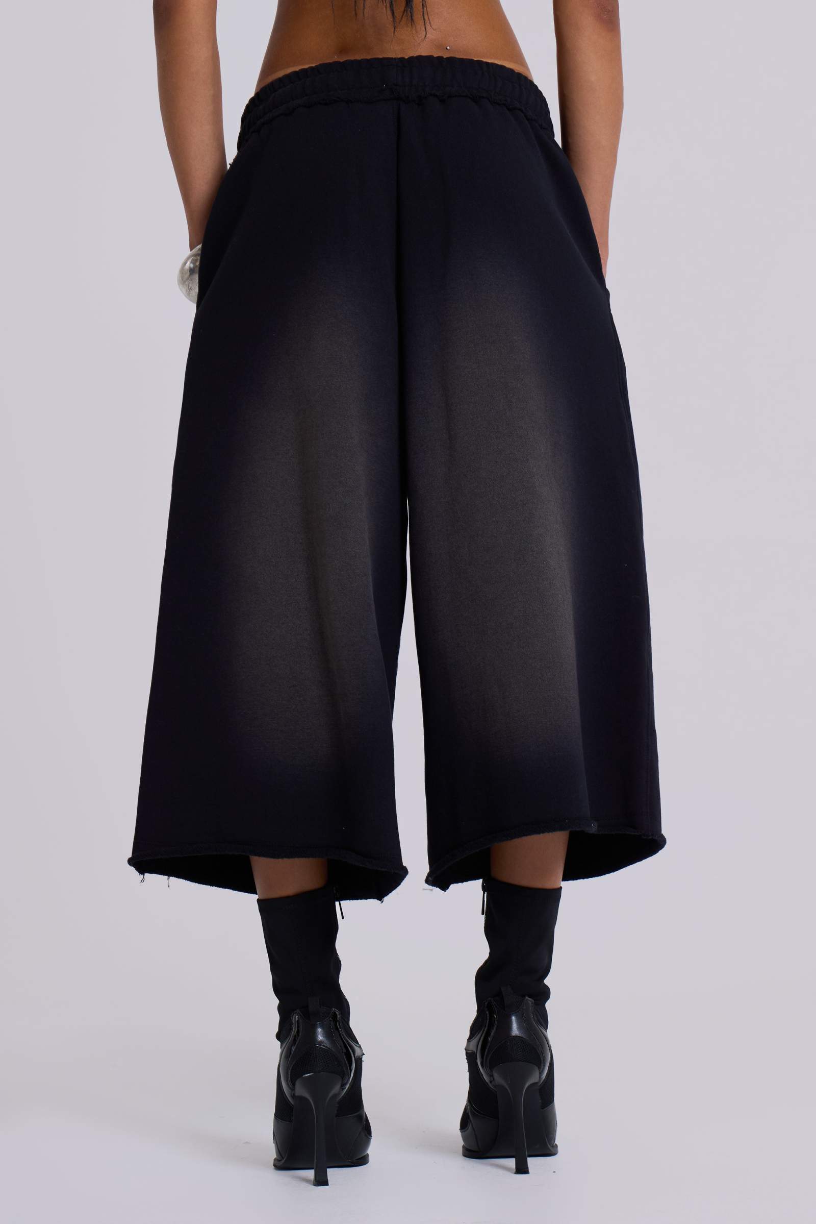 Monster 3/4 Washed Black Shorts