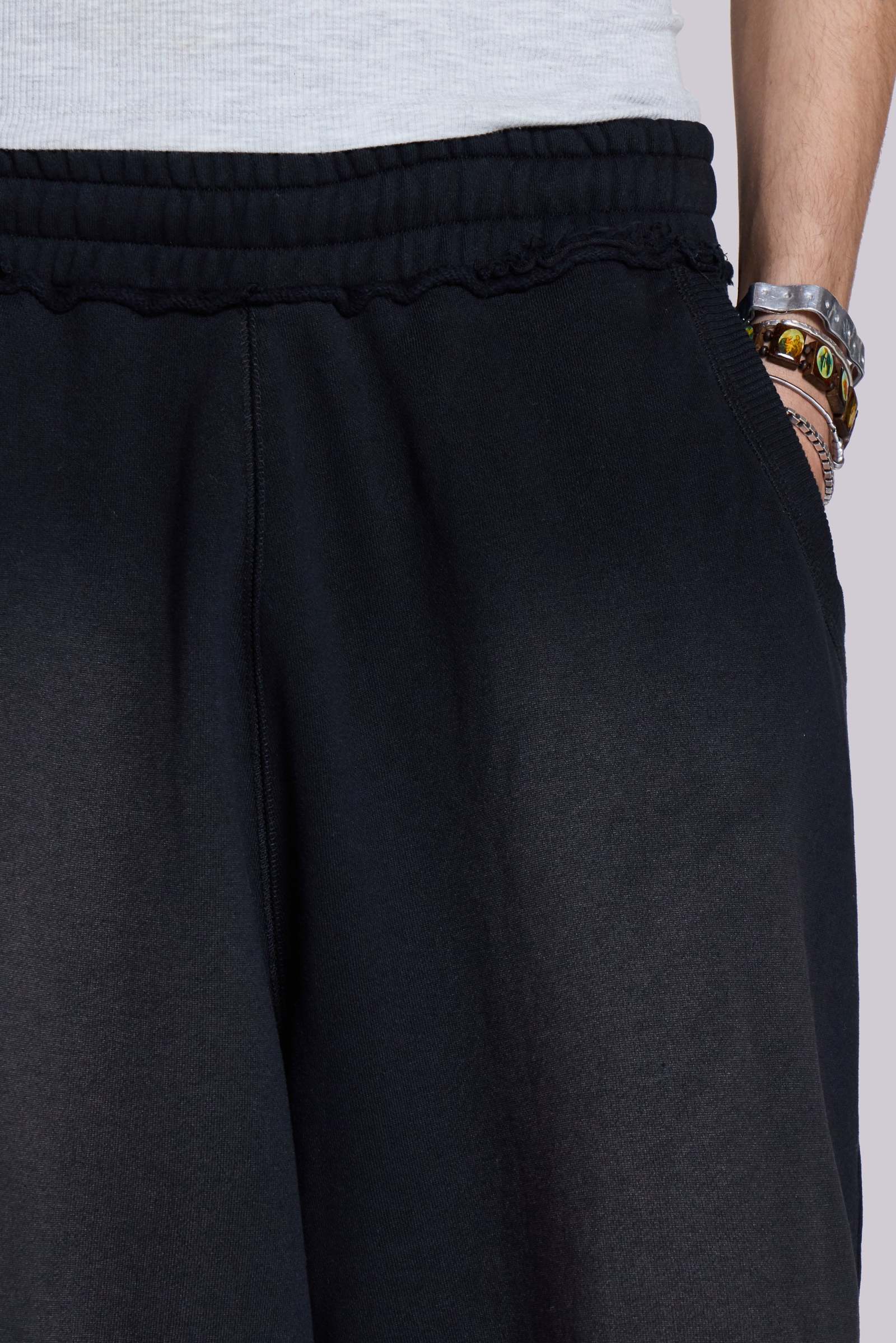 Monster 3/4 Washed Black Shorts