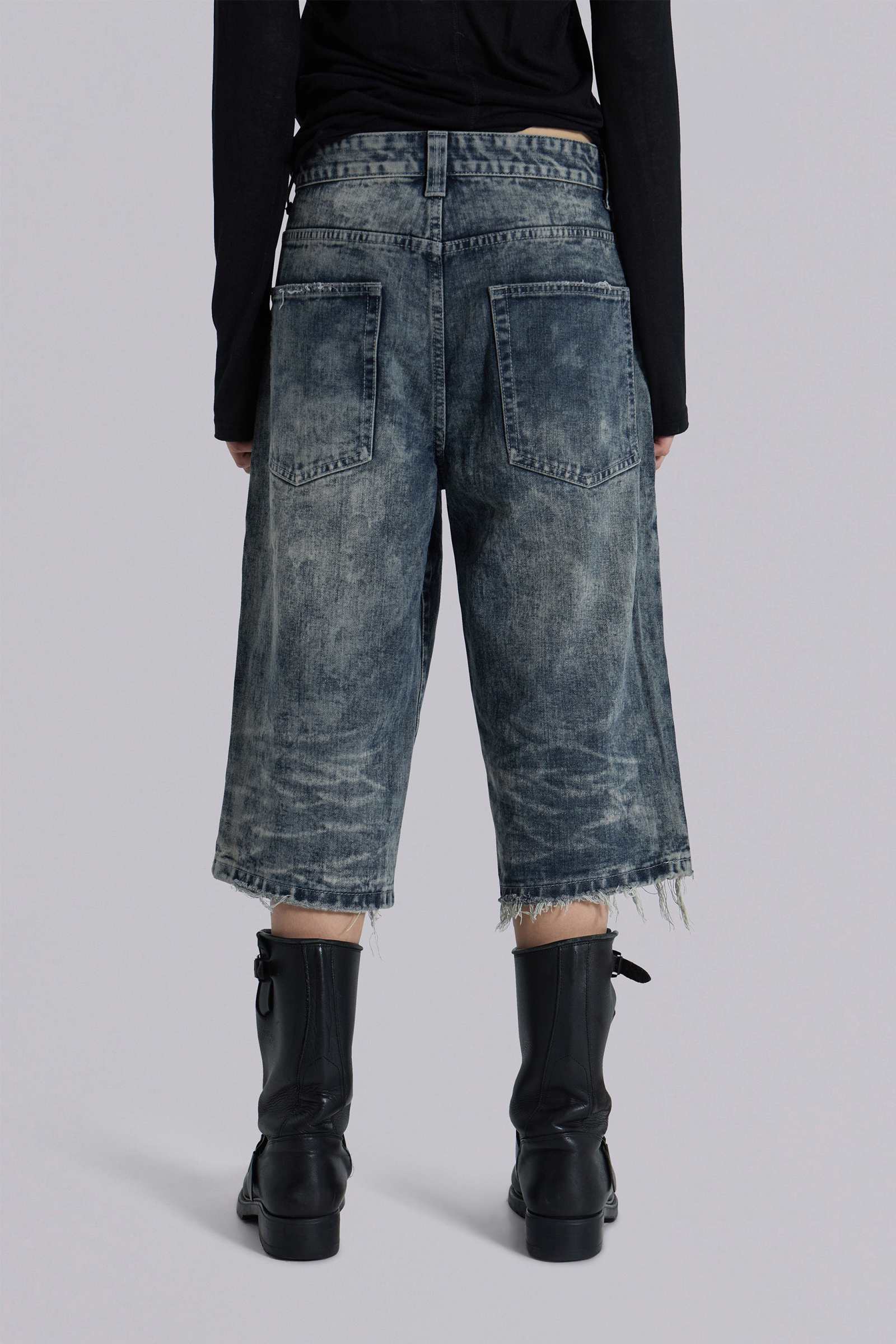 Nia Slim Leg Distressed Jorts