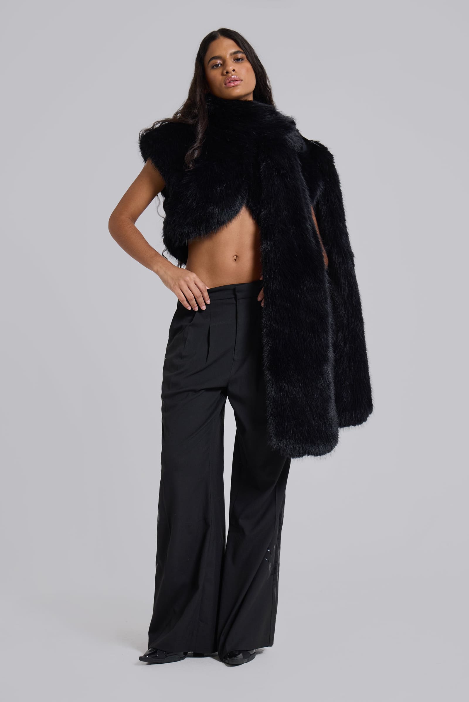 Saskia 2-in-1 Faux Fur Shrug in Black