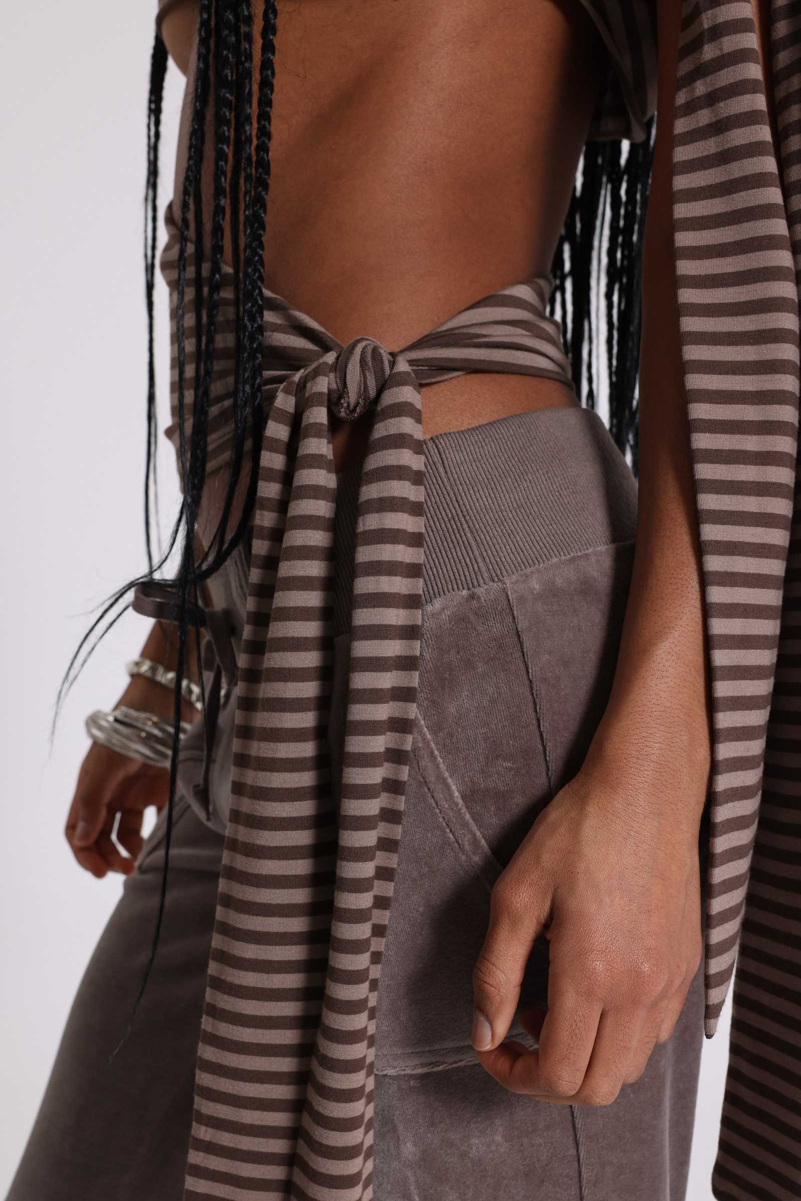 Mena Asymmetric Top in Brown