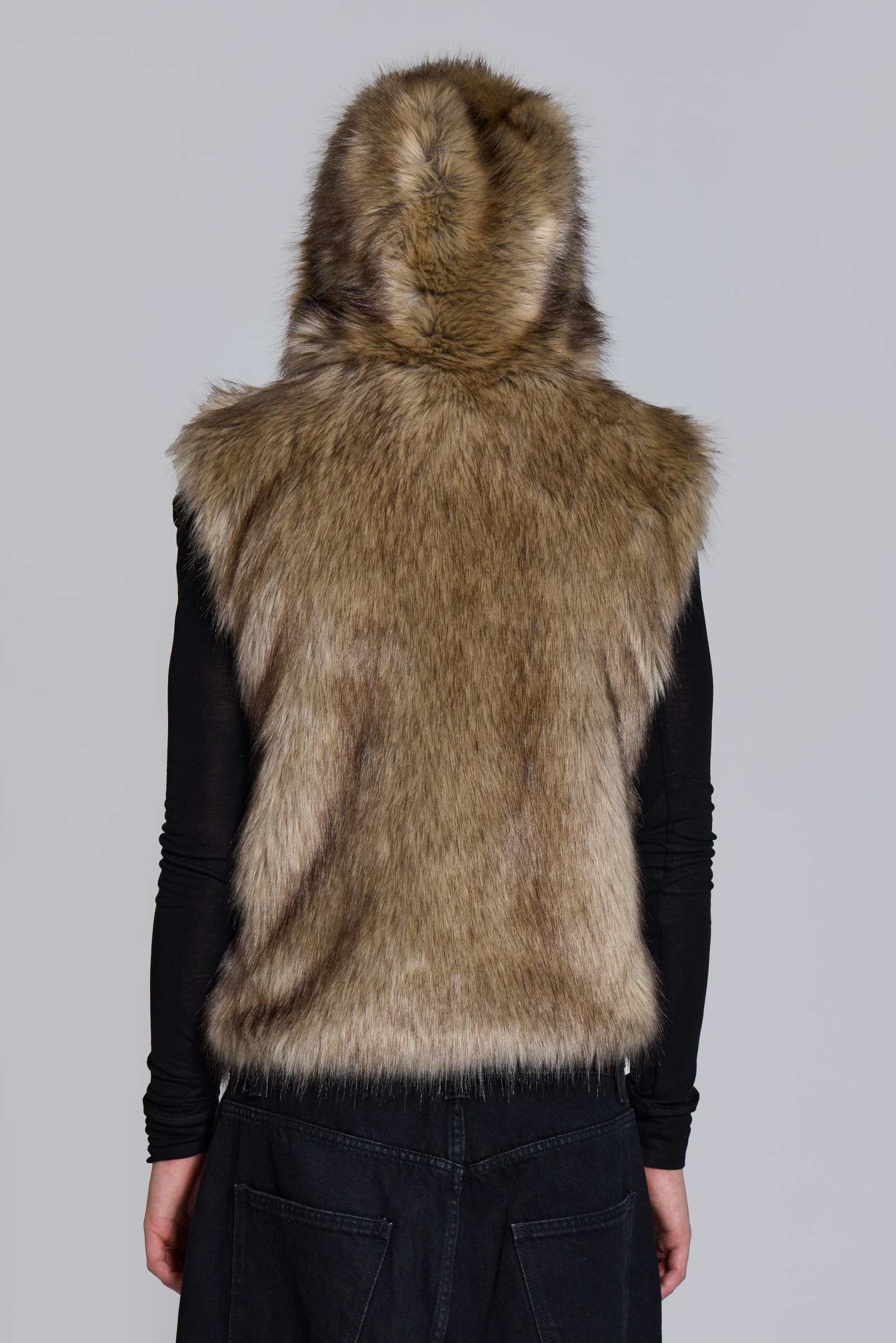OVERSIZED FEUX FUR GILET UNTAMED ROYALTY