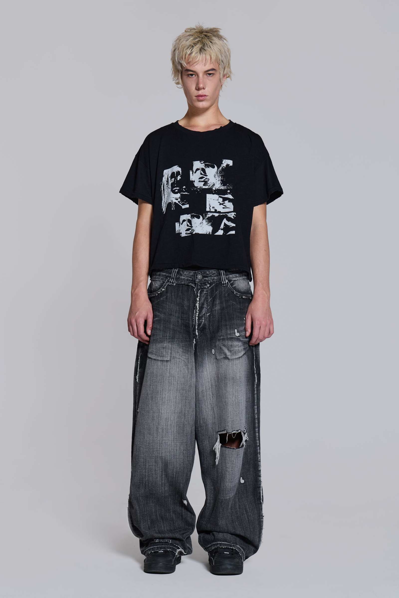 Cropped Gun Gun Girl Cropped T-Shirt | Jaded London | Clothing