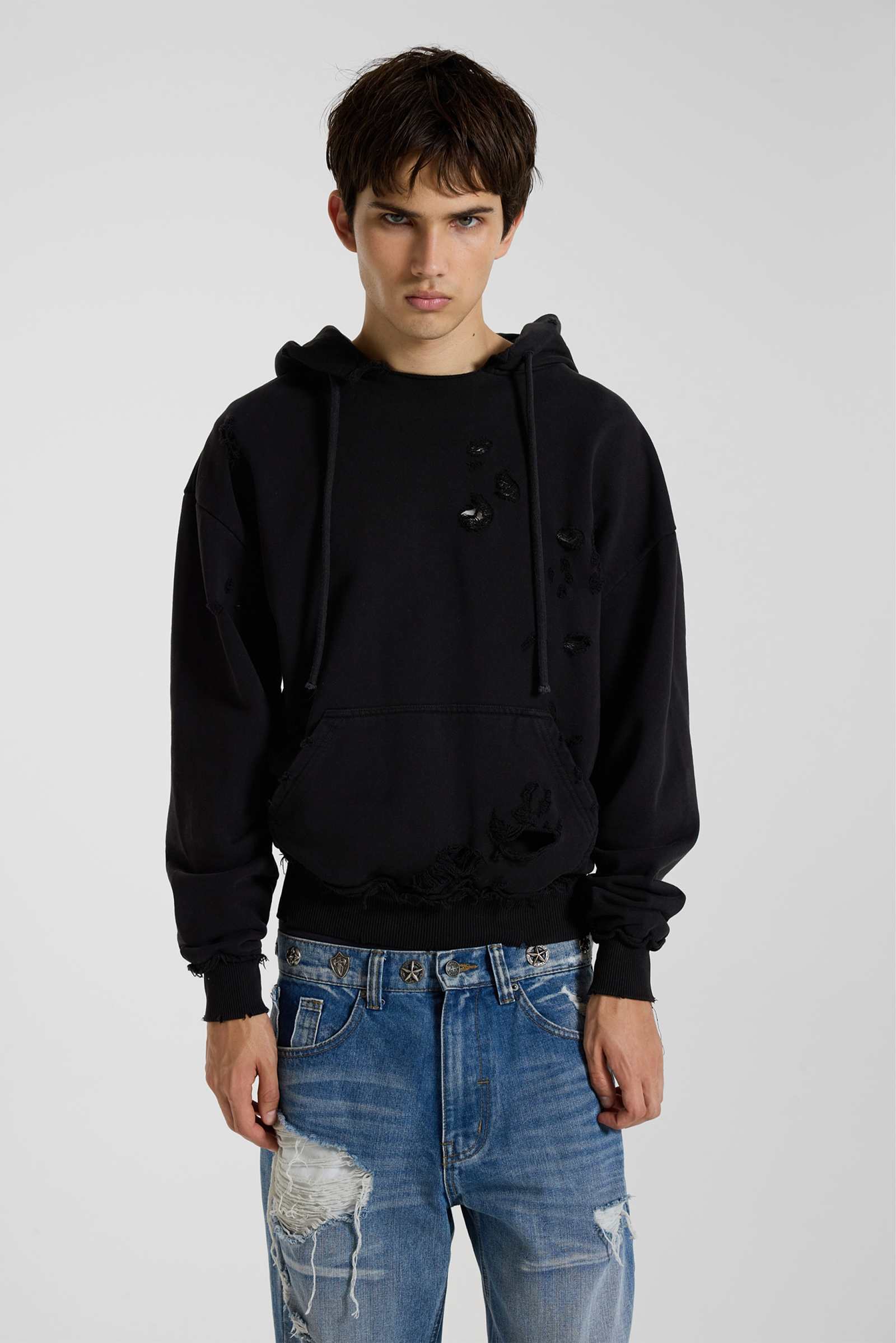 Pullover Bitten Hoodie in Black
