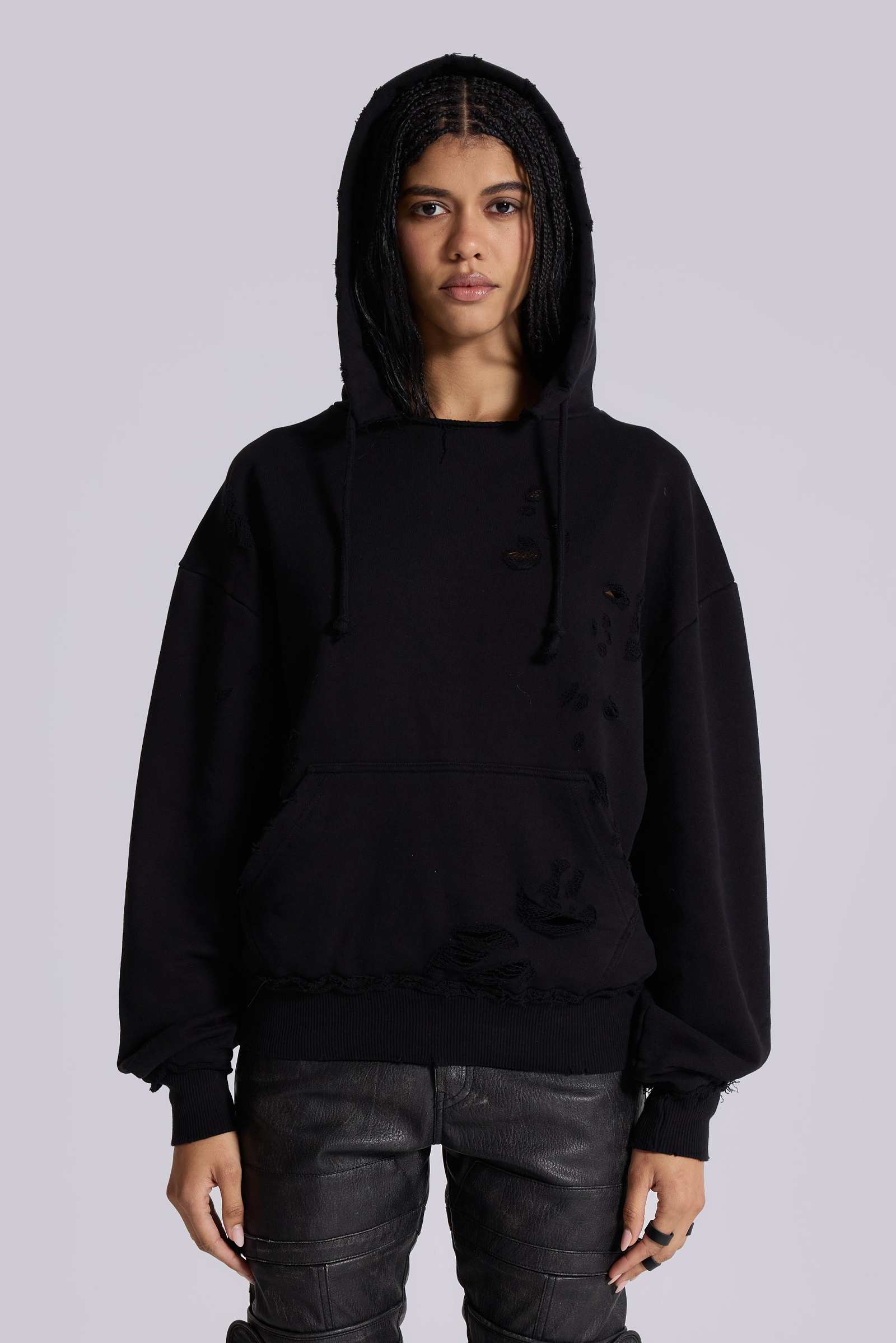 Pullover Bitten Hoodie in Black