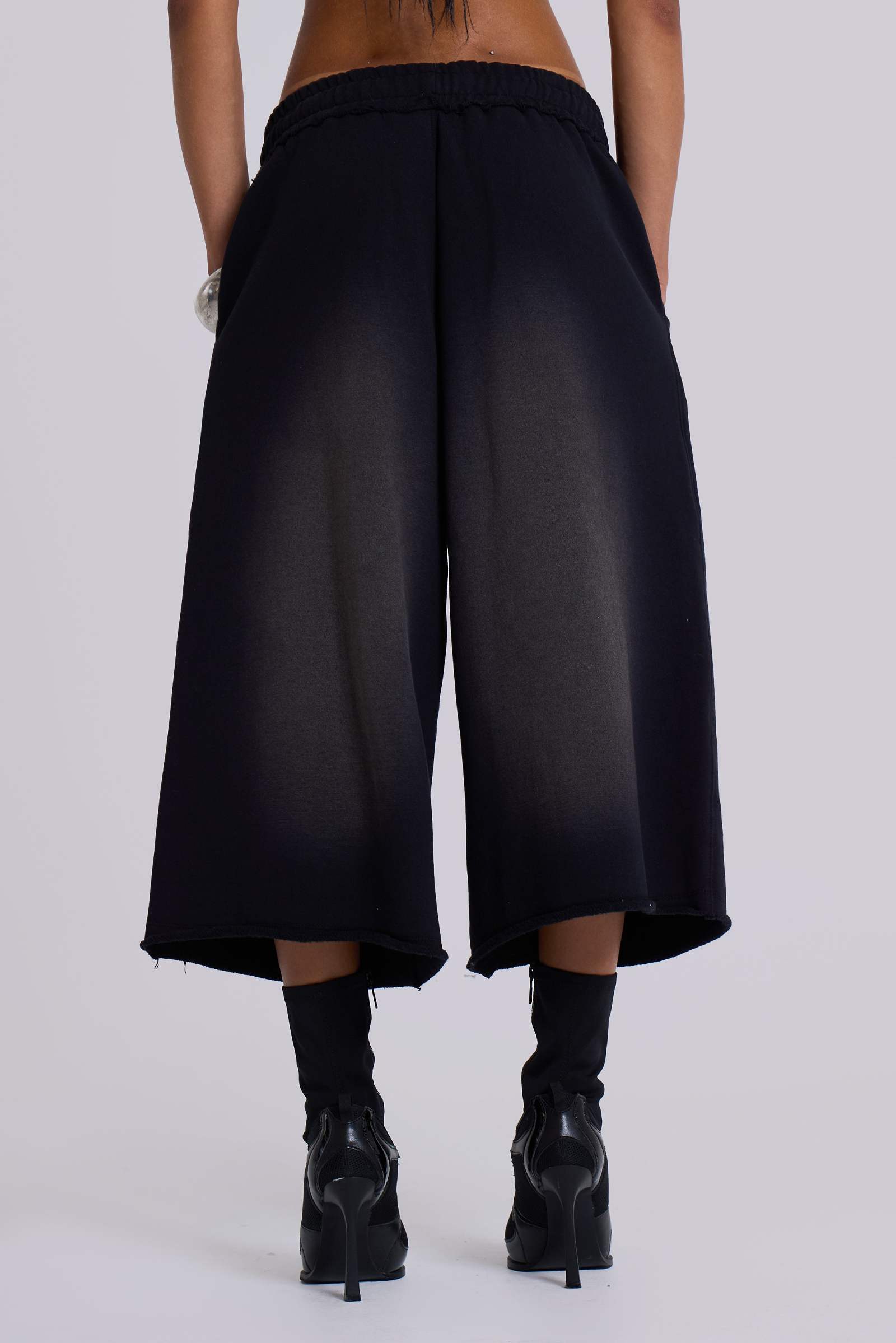 Monster 3/4 Washed Black Shorts