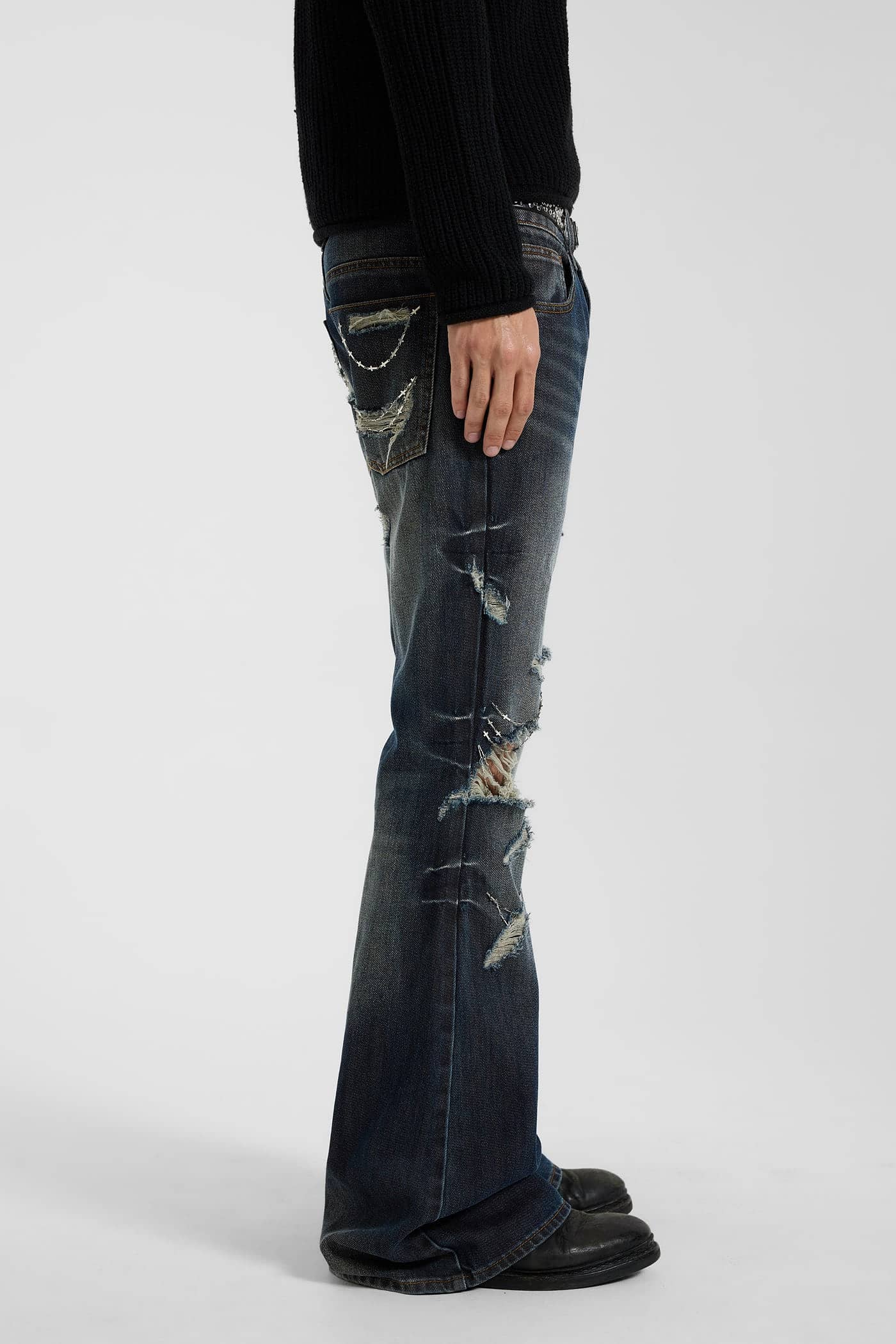 جينز Drift أزرق بقصة Bootcut وسلسلة Cross