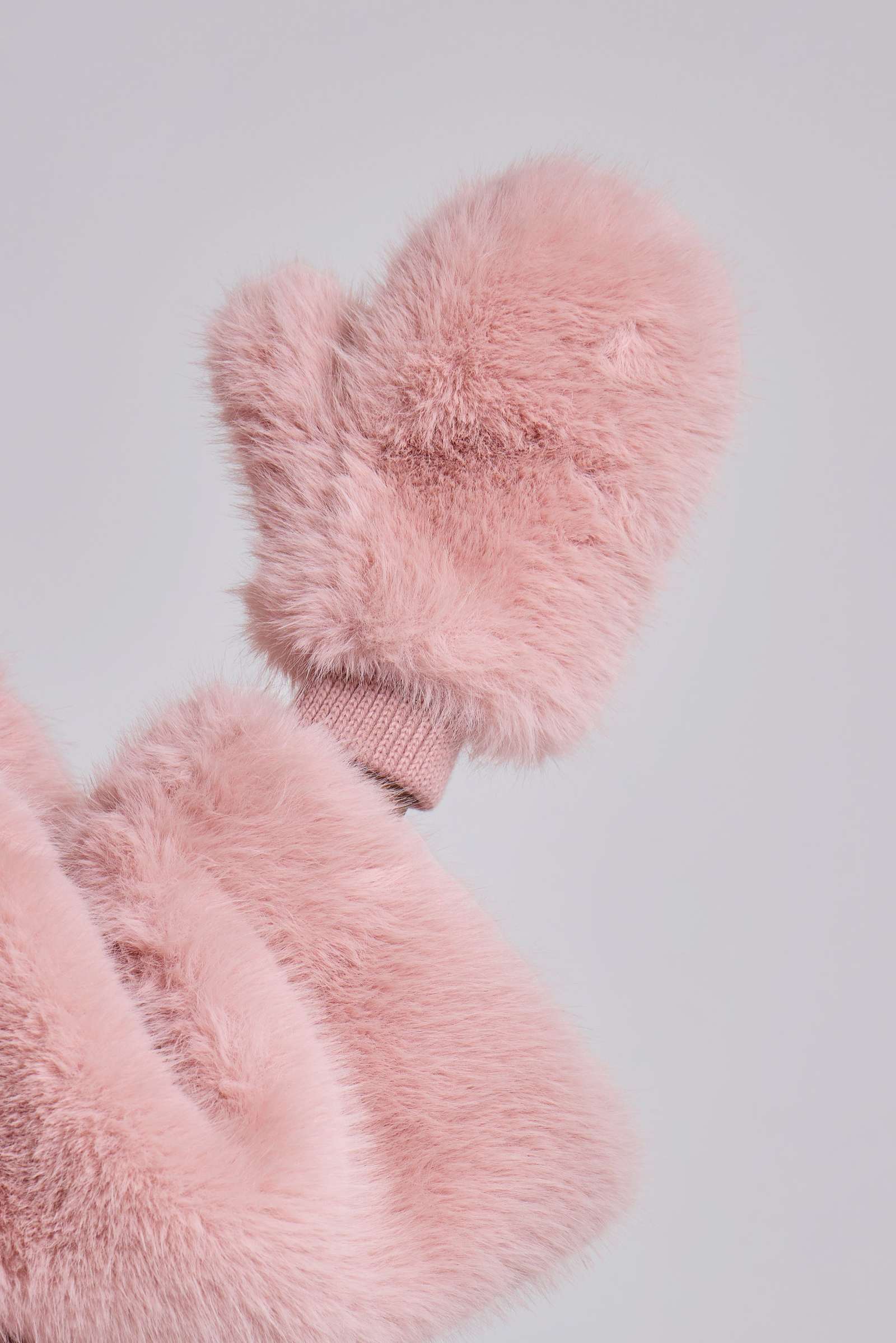 Mara Faux Fur Gloves in Pink