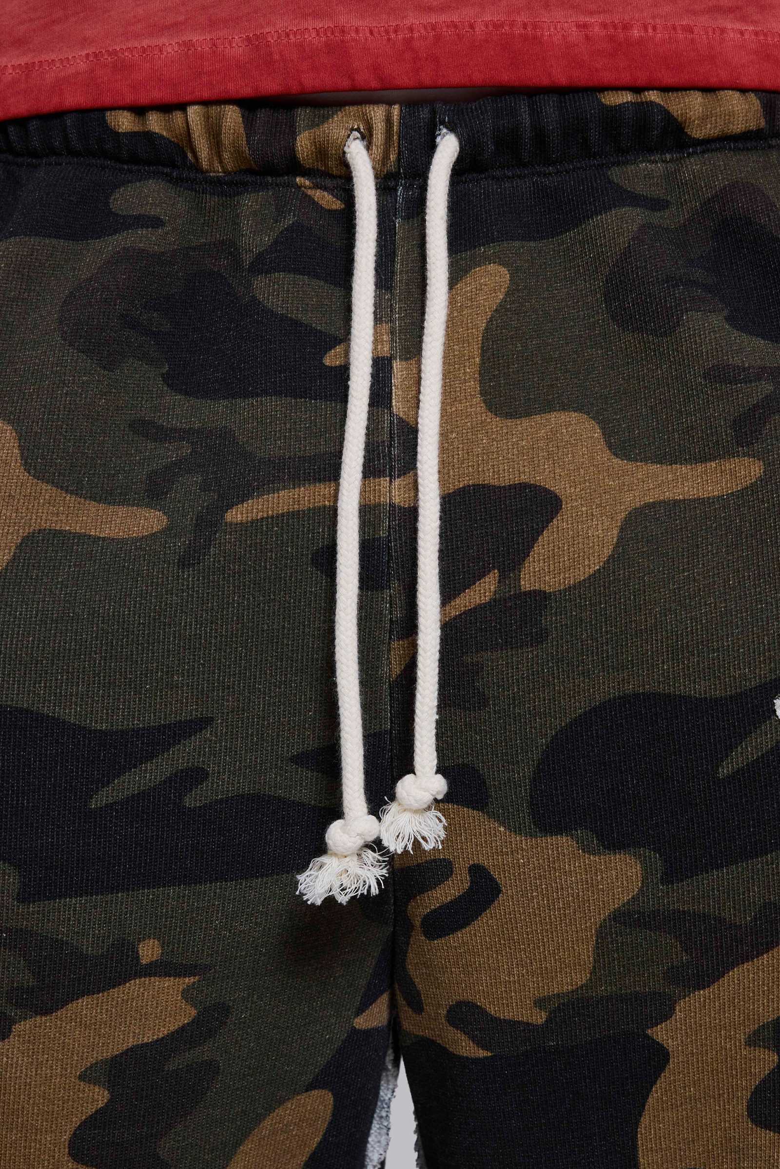 Cleo Slouchy Jogger Shorts in Camo
