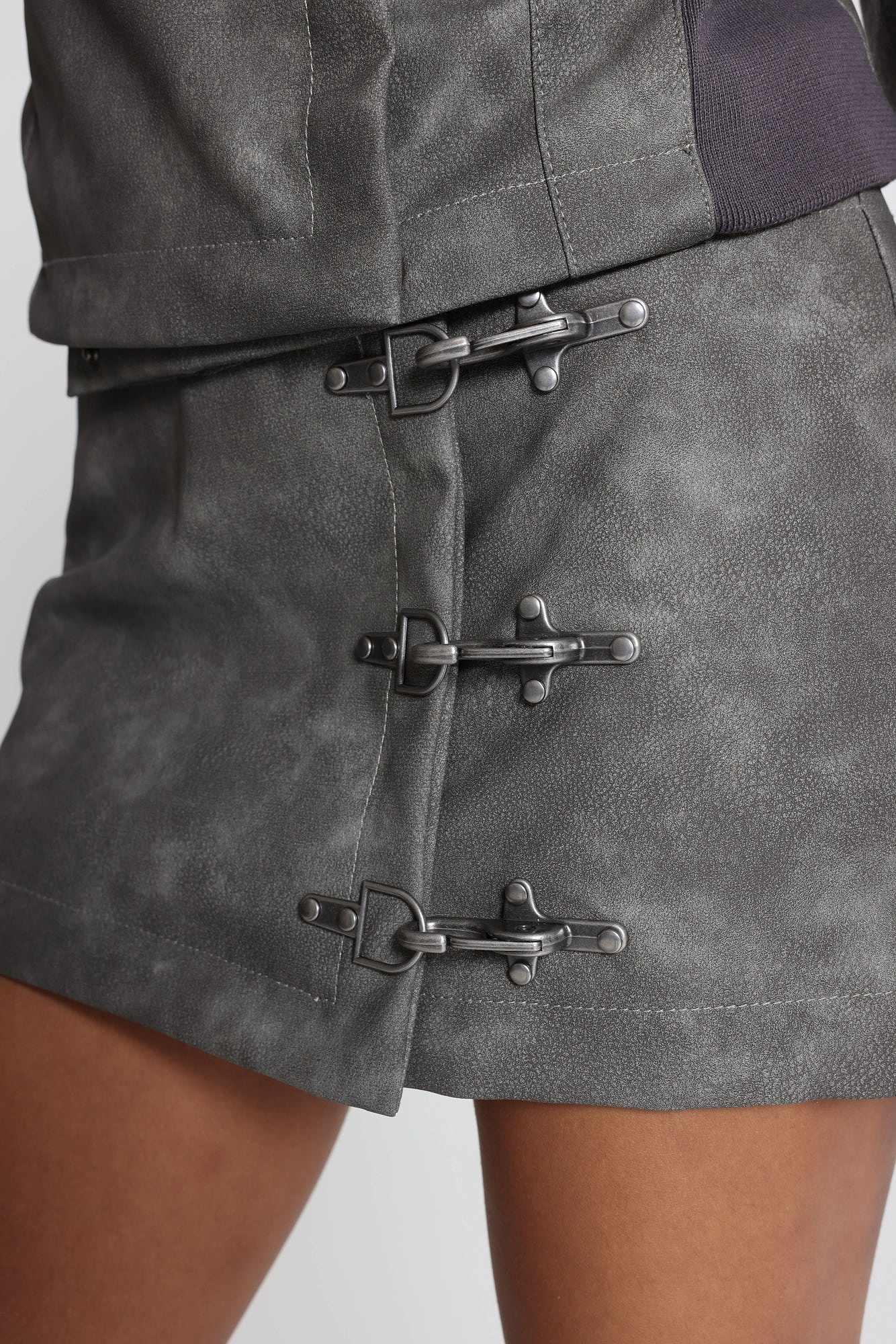 Cera Clasp PU Leather Mini Skirt