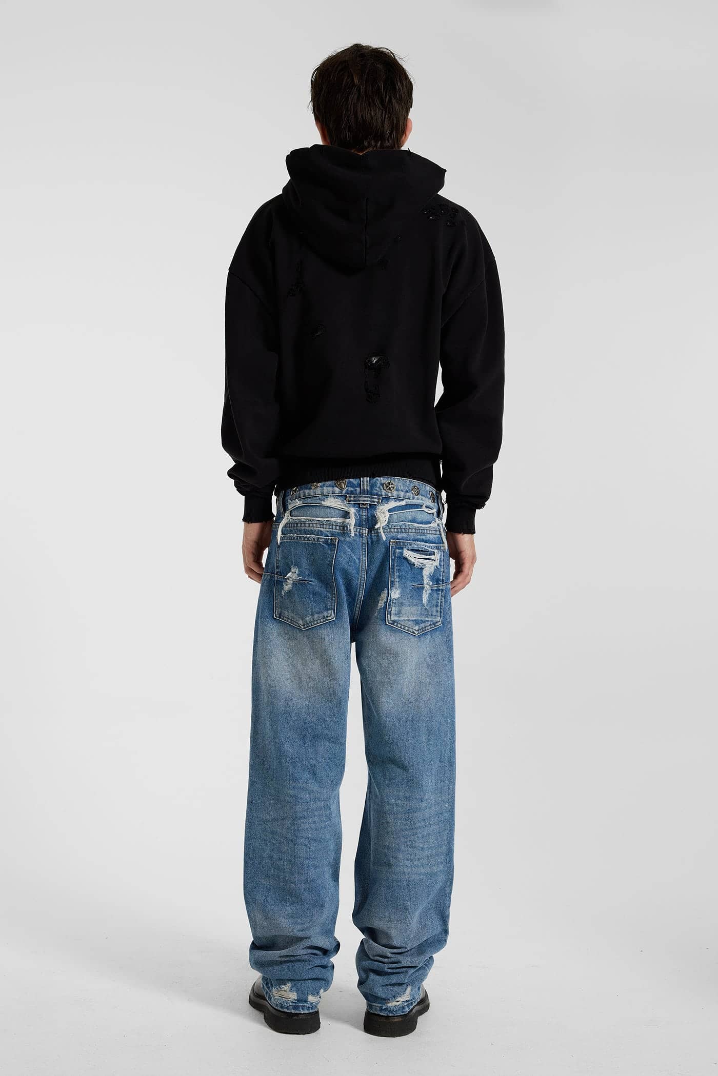 Pullover Bitten Hoodie in Black – view 14